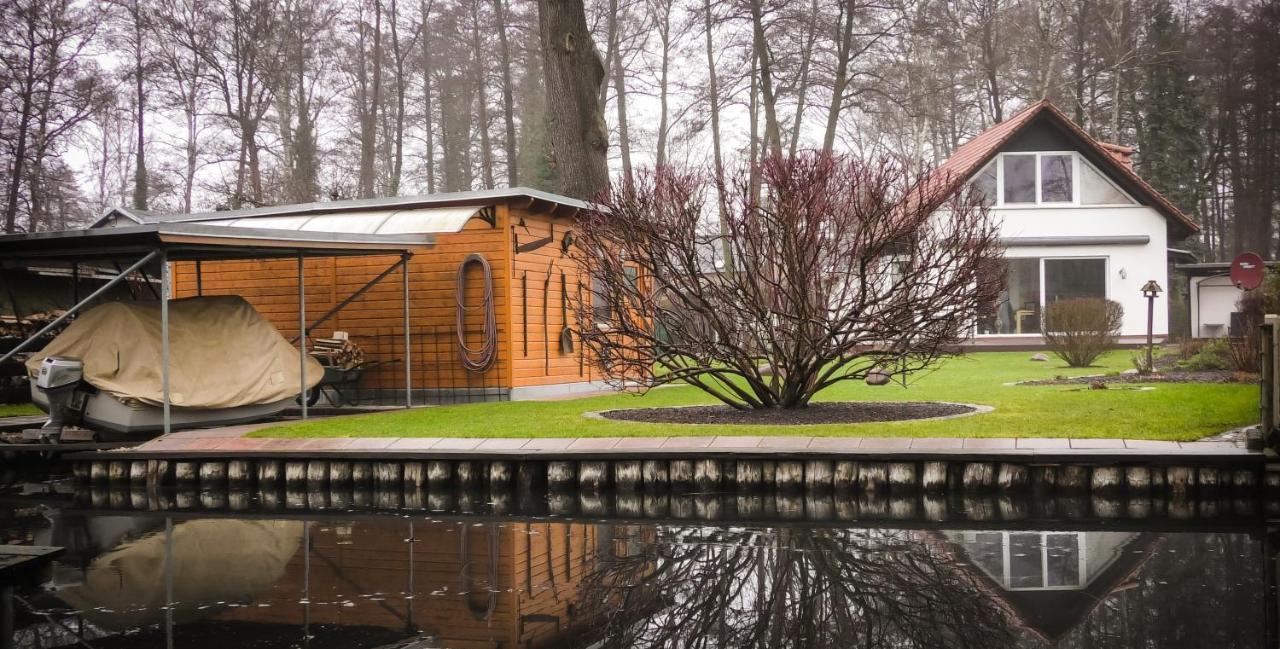 Ferienhaus Direkt An Der Spree Mit Whirlpool Und Sauna Berlin Exterior photo